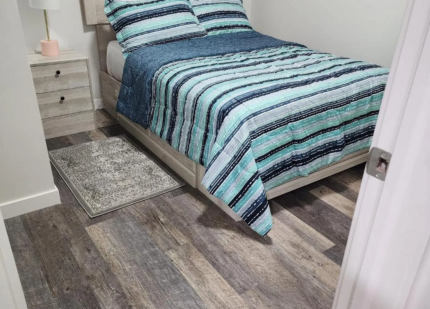 2 Bedroom Well Furnished Basement Suite Γουίνιπεγκ Καναδάς