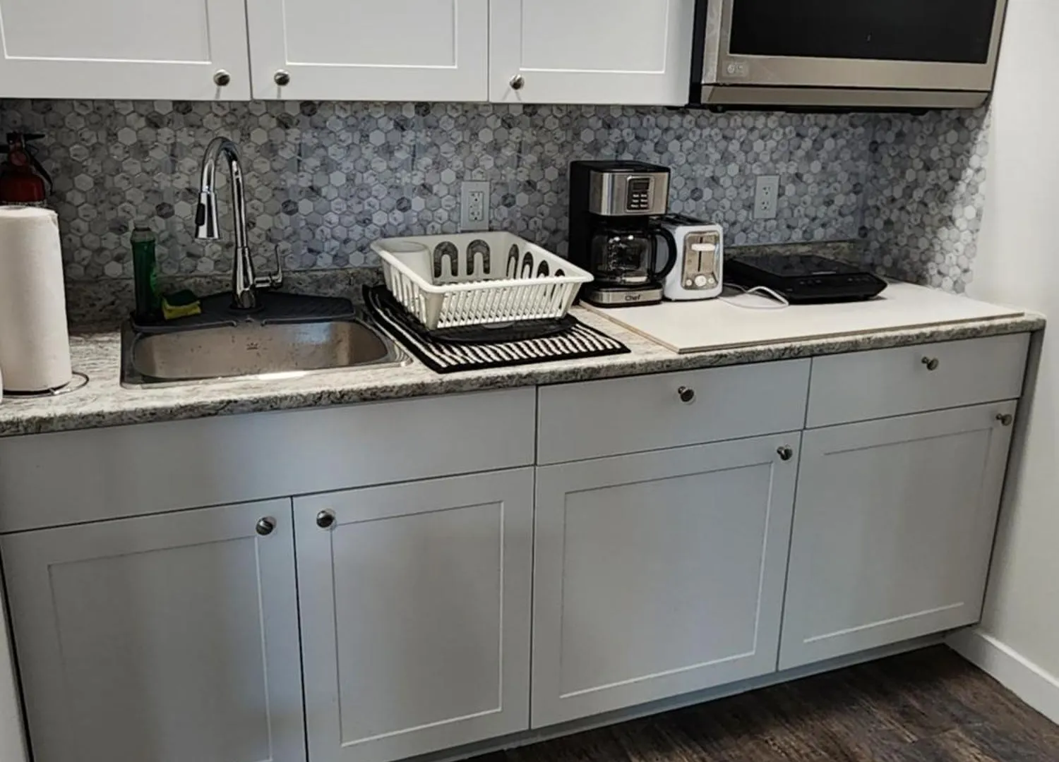 2 Bedroom Well Furnished Basement Suite Γουίνιπεγκ 0*,