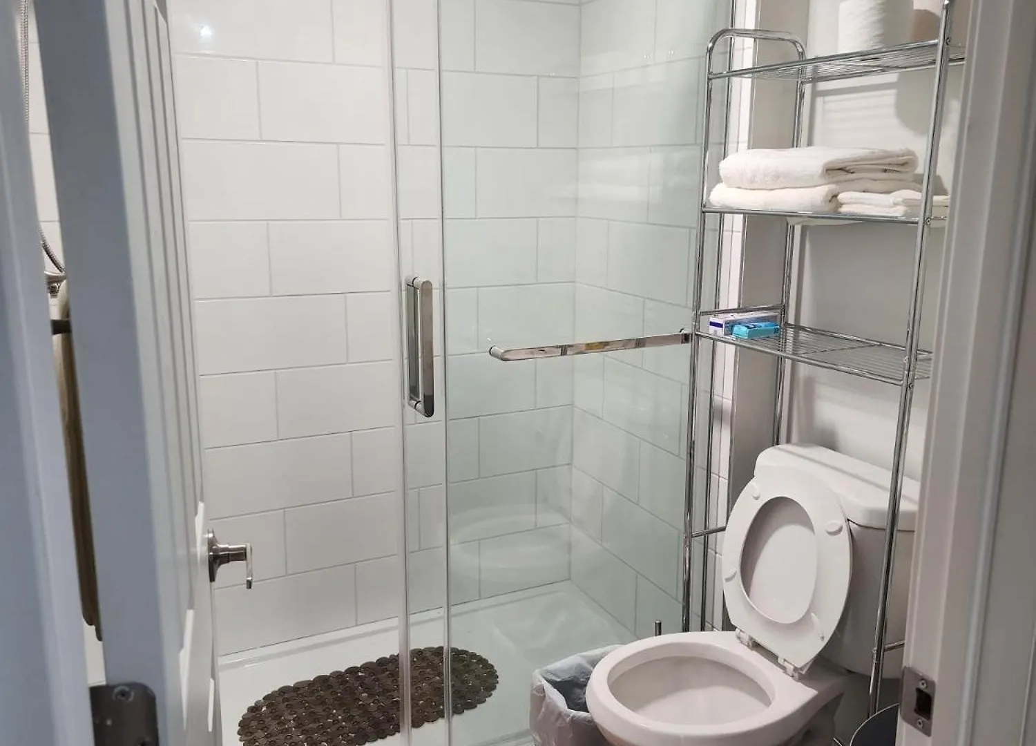 Διαμέρισμα 2 Bedroom Well Furnished Basement Suite Γουίνιπεγκ